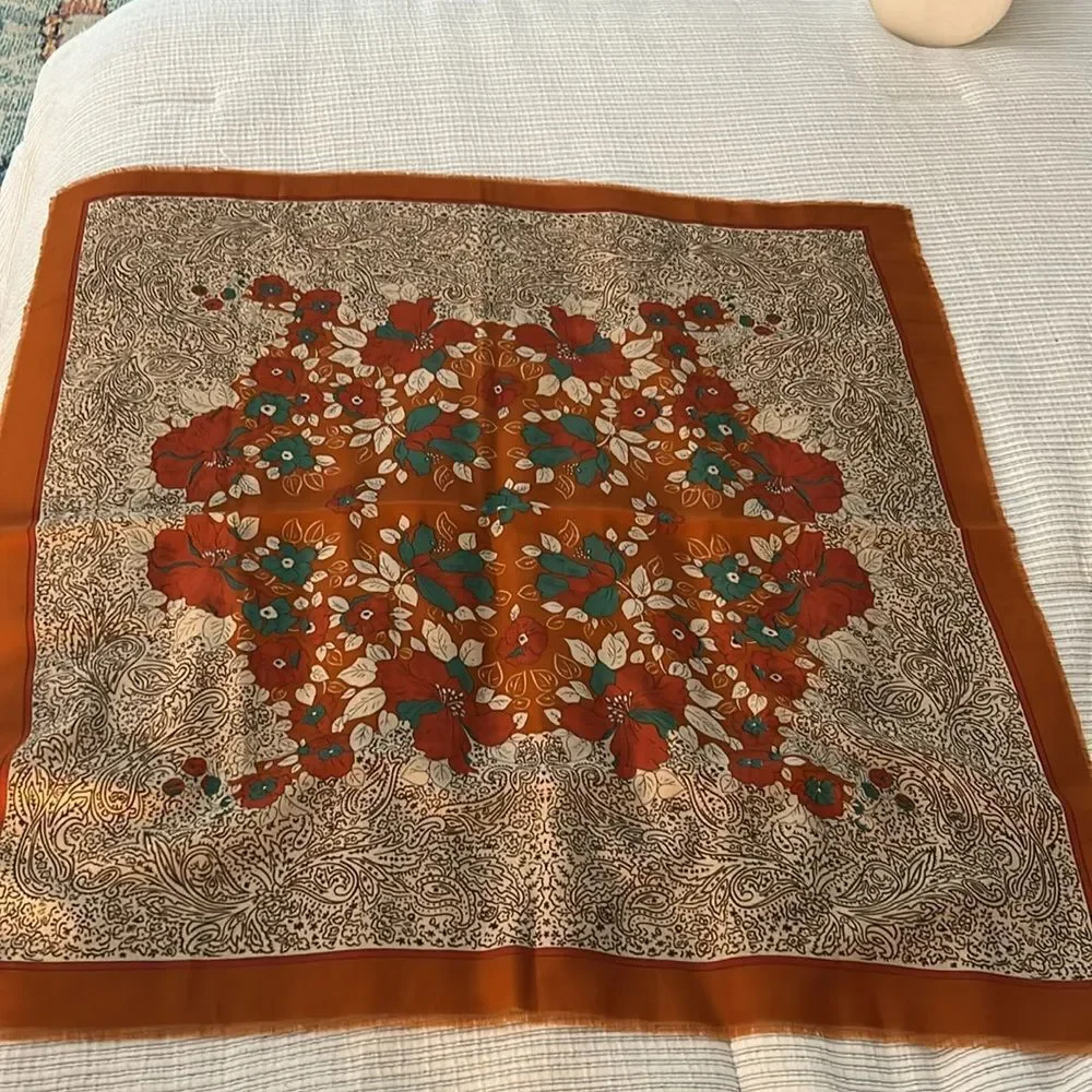 N/A elegant scarf
